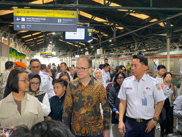 Dubes Inggris mengunjungi Stasiun Tugu Yogya dan bertemu dengan pihak Keraton Yogya dan Pemda DIY, Rabu (8/4). Foto: Pandangan Jogja/Resti Damayanti