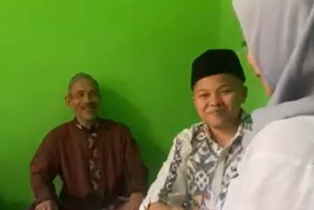 Intan Anggraeni (28) dan Rey saat menjalani prosesi pernikahan siri. Foto: Dok. Istimewa