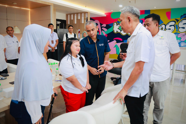 Wamensos Agus Jabo saat menerima kunjungan SOIna beserta atlet disabilitas intelektual di kantor Kemensos, Rabu (8/4/2026). Foto: Kemensos RI