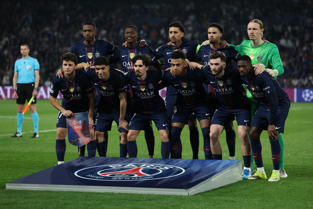 Pemain Paris Saint-Germain dan Liverpool FC bertanding dalam laga perempat final Liga Champions UEFA leg pertama yang berlangsung di Parc des Princes, Paris, Rabu (8/4/2026). Foto: Anne-Christine Poujoulat/AFP