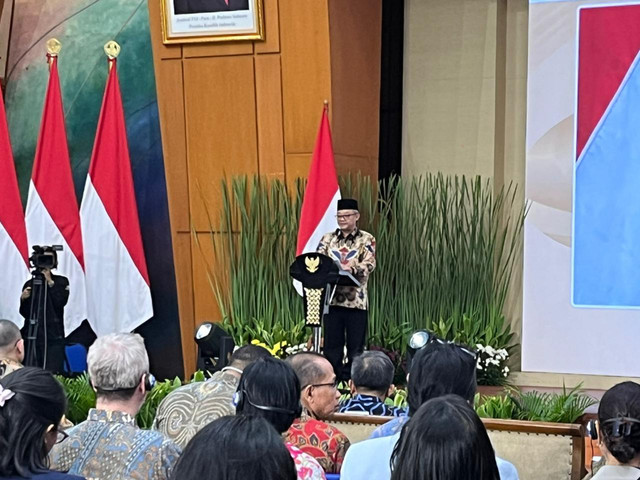Mendikdasmen Abdul Mu'ti saat acara Pencanangan Kolaborasi Penguatan Literasi dan Numerasi di Gedung Kemendikdasmen, Senayan, Jakarta, Kamis (9/4/2026). Foto: Nasywa Athifah/kumparan