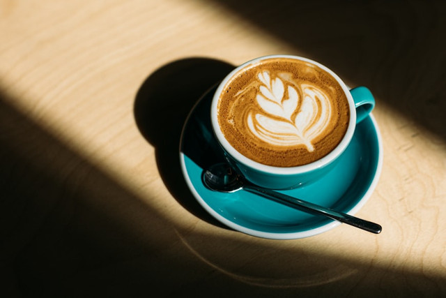 Ilustrasi Daftar Menu Coffee Gold Indomaret, Foto:Unsplash/Hrant Khachatryan