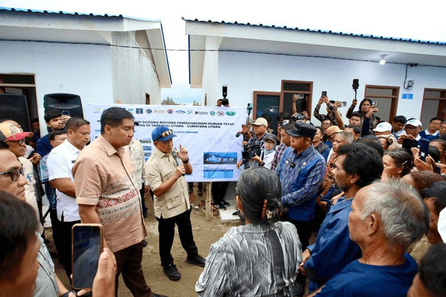 Kasatgas PRR Muhammad Tito Karnavian percepat pembangunan huntap di Sumatera. Foto: Dok. Satgas PRR