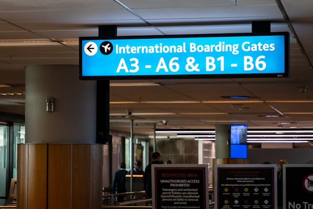 Ilustrasi arti boarding dalam penerbangan. Foto: Grant Durr / Unsplash