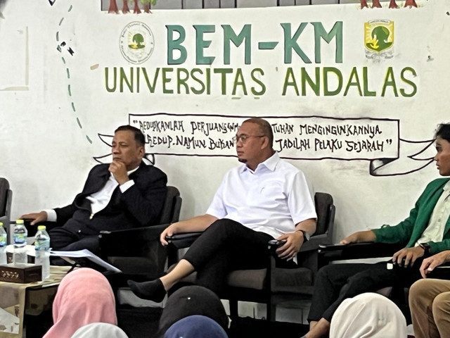 Wakil Ketua Komisi VI DPR dari Partai Gerindra Andre Rosiade di Universitas Andalas, Padang, Sumatera Barat.  Foto: Dok. kumparan