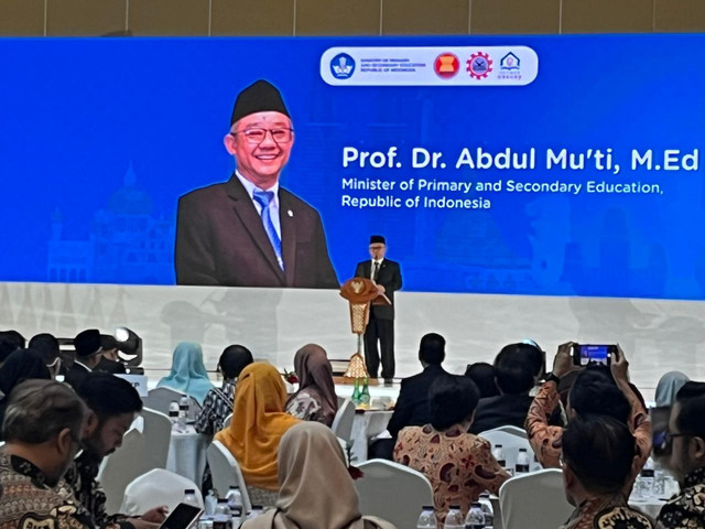 Mendikdasmen Abdul Mu'ti saat Peluncuran Peta Jalan Bersama ASEAN-SEAMEO tentang Pendidikan dan Pengasuhan Anak Usia Dini di Asia Tenggara, di Sultan Hotel, Tanah Abang, Jakarta Pusat, Kamis (9/4/2026). Foto: Nasywa Athifah/kumparan