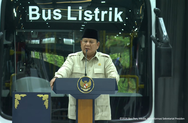 Prabowo Subianto berpidato di pembukaan pabrik perakitan kendaraan komersial berbasis listrik di Magelang pada Kamis (9/4/2026). Foto: YouTube/ Sekretariat Presiden