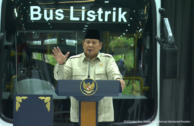 Prabowo Subianto berpidato di pembukaan pabrik perakitan kendaraan komersial berbasis listrik di Magelang pada Kamis (9/4/2026). Foto: YouTube/ Sekretariat Presiden