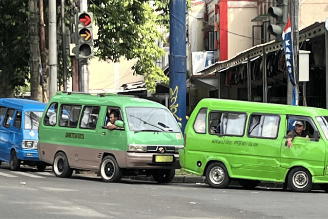 Gambar asli bukti pelanggaran lalu lintas pengendara angkot di depan RSUD Kota Bogor 4/9/2026, 25.36 WIB. Foto: Dokumentasi pribadi