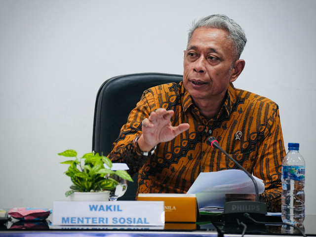 Wamensos Agus Jabo memimpin Rapat Koordinasi Gugus Tugas Pengendalian Operasional Sekolah Rakyat di Sentra Terpadu Inten Soeweno (STIS) Cibinong, Bogor, Kamis (9/4/2026). Foto: Kemensos RI