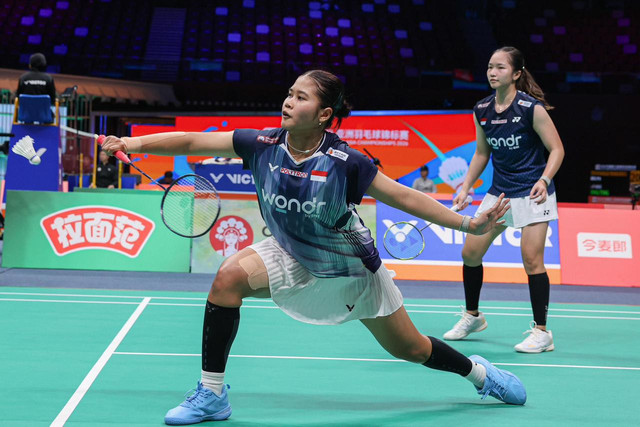 Aksi Rachel Allessya Rose/Febi Setianingrum saat bermain melawan Jia Yi Fan/Zhang Shu Xian di Badminton Asia Championship (BAC) 2026 di Court 1 Ningbo Olympic Sports Center Gymnasium, Kamis (9/4/2026). Foto: Dok. Istimewa