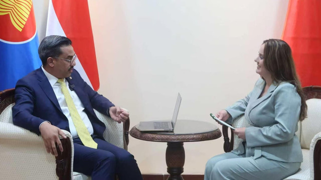 Menteri UMKM Maman Abdurrahman dalam wawancara di China Global Television Network. Foto: KBRI Beijing