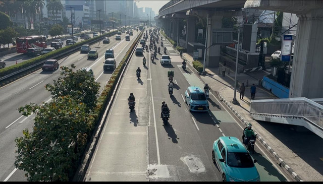 Kondisi arus lalu lintas di Jalan MT Haryono, Jakarta Selatan pada Jumat (10/4/2026). Foto: Ryan Iqbal/kumparan