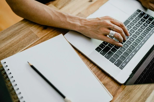Ilustrasi antrian guru belum serdik. Foto: Unsplash