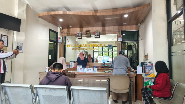 Situasi Kelurahan Warakas Tg. Priok di hari pertama WFH (10/4/2026). Foto: Kevin Daniel/kumparan