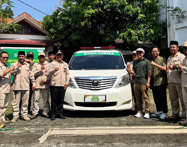 Mobil Toyota Alphard yang diubah menjadi ambulans medis. Foto: Dok. Istimewa.
