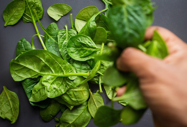 Ilustrasi sayur bayam. Foto: Unsplash