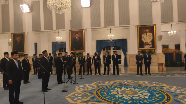 Suasana pengucapan sumpah hakim konstitusi dan keanggotan Ombudsman RI serta pelantikan dubes dan Wakil dubes RI di Istana Negara, Jakarta Pusat, Jumat (10/4/2026). Foto: Zamachsyari/kumparan