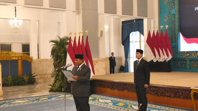 Suasana pengucapan sumpah hakim konstitusi dan keanggotaan Ombudsman RI serta pelantikan dubes dan Wakil dubes RI di Istana Negara, Jakarta Pusat, Jumat (10/4/2026). Foto: Zamachsyari/kumparan