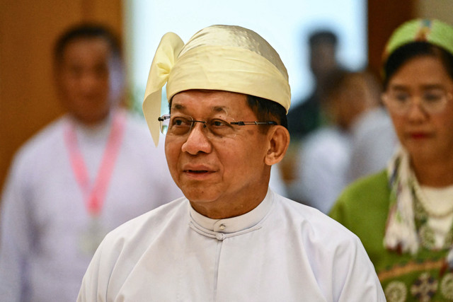 Mantan kepala militer Myanmar dan presiden Myanmar Min Aung Hlaing tiba untuk menghadiri upacara pelantikannya selama sesi Pyidaungsu Hluttaw (Parlemen Persatuan) di Naypyidaw pada 10 April 2026. Foto: Sai Aung Main/AFP