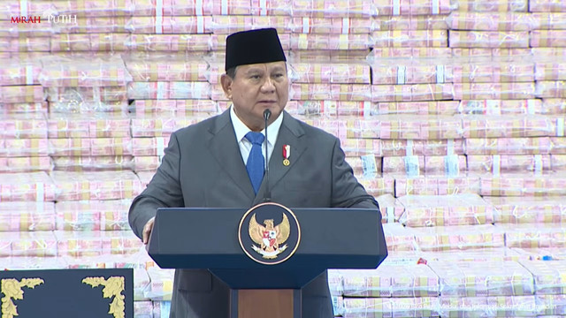 Presiden Prabowo Subianto dalam acara Penyerahan Denda Administratif dan Penyelamatan Keuangan Negara di Kejaksaan Agung, Jakarta, (10/4/2026). Foto: YouTube/ Sekretariat Presiden
