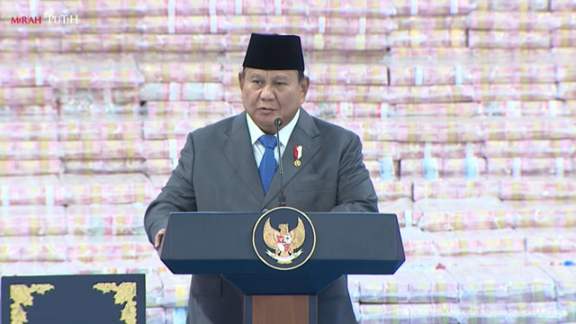 Presiden Prabowo Subianto dalam acara Penyerahan Denda Administratif dan Penyelamatan Keuangan Negara di Kejaksaan Agung, Jakarta, (10/4/2026). Foto: YouTube/ Sekretariat Presiden