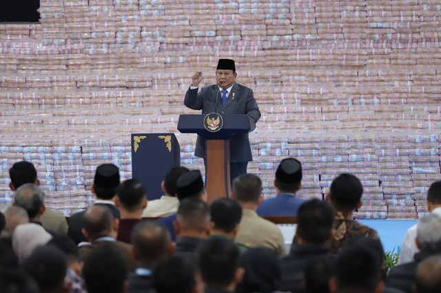 Presiden Prabowo Subianto dalam acara Penyerahan Denda Administratif dan Penyelamatan Keuangan Negara di Kejaksaan Agung, Jakarta, (10/4/2026). Foto: Jamal Ramadhan/kumparan