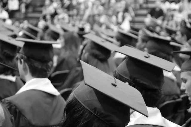 Gambar wisuda. Foto: Pixabay oleh @McElspeth