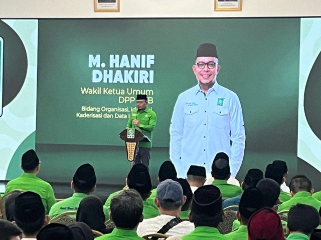 Wakil Ketua Umum DPP PKB Hanif Dhakiri saat acara Halal Bihalal dan Penghargaan Kaderisasi di Kantor DPP PKB, Jakarta Pusat, Jumat (10/4/2026). Foto: Nasywa Athifah/kumparan