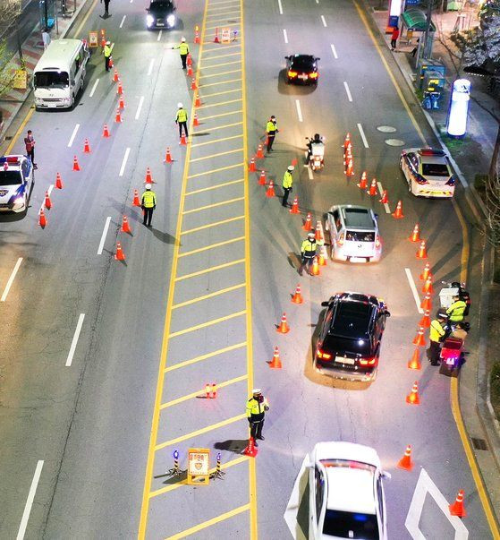 Foto Kondisi Perbaikan Jalan di Luar Negeri. Foto: Shutterstock