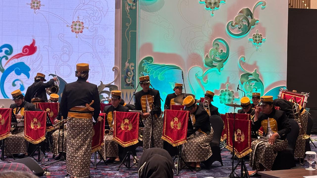 Mengikuti Seminar tentang Peradaban Budaya, dengan sajian Royal Orchestra menjadi suatu hal yang membuat excited bagi wisatawan luar kota. (sumber: dok pribadi, 2025)