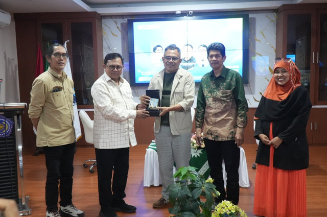 Seni Rupa Unismuh Hadirkan Garin Nugroho, Tekankan Kreativitas Mahasiswa