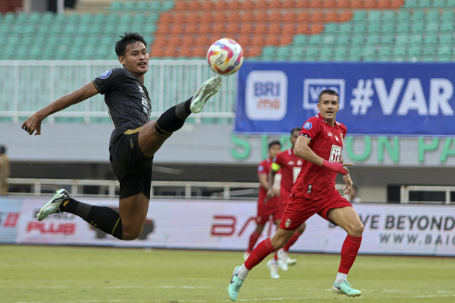 Ilustrasi Malut United vs Dewa United 2026 Tayang dimana, Foto: Yulius Satria Wijaya/ANTARA FOTO/kumparanBOLA