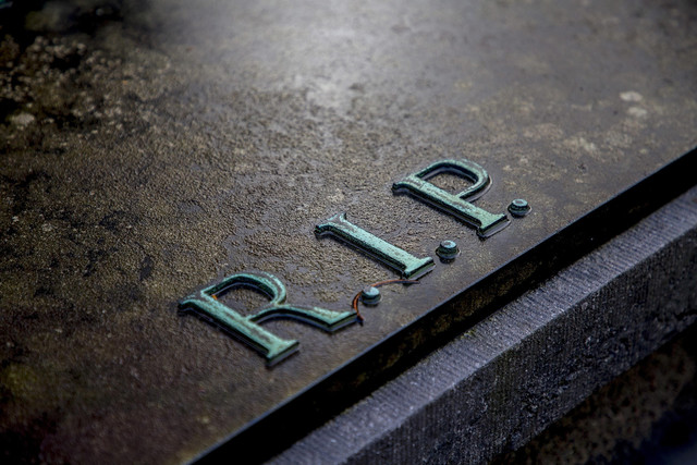 ilustrasi kematian. source, https://pixabay.com/photos/grave-cemetery-rip-tombstone-d-2036220