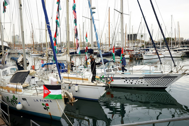 Armada kemanusiaan bersiap berangkat ke Gaza dari Barcelona, Spanyol, Minggu (12/4/2026). Foto: Albert Gea/REUTERS