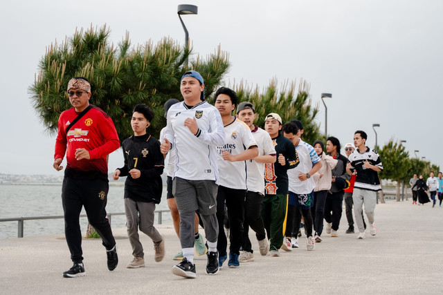 Duta Besar Republik Indonesia untuk Tunisia, Zuhairi Misrawi mengikuti kegiatan Run-Mu dalam rangka Kick Off Peringaran 1 Dekade Pimpinan Cabang Istimewa Muhammadiyah (PCIM) Tunisia. Foto: Dok. Istimewa