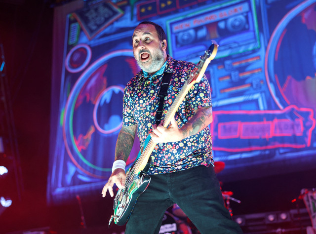 New Found Glory tampil di Nashville Municipal Auditorium, Nashville, Tennessee, pada 25 Agustus 2023. Foto: Jason Kempin/Getty Images/AFP