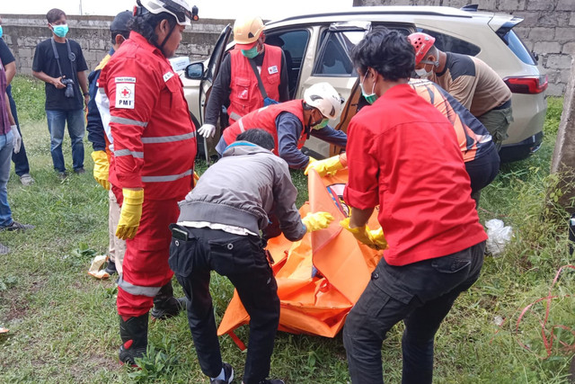 Seorang pria berinisial ALB ditemukan tewas di dalam mobil setelah sebulan hilang diduga keracunan karbon monoksida pada Minggu (12/4/2026). Foto: Dok. Polresta Sleman