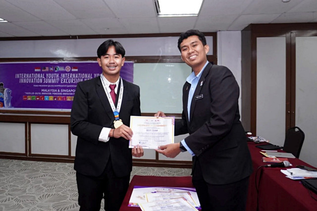 Mahasiswa UMM, Muhammad Daffa Azmi kembangkan Inovasi NutriTrack MBG. Foto: Dok. UMM 