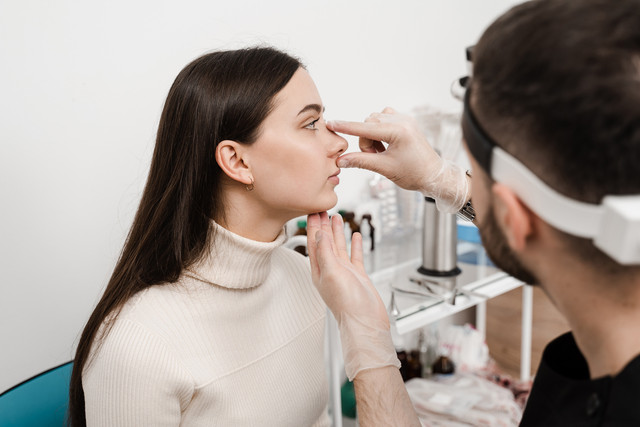 Ilustrasi operasi hidung. Foto: Rabizo Anatolii/Shutterstock