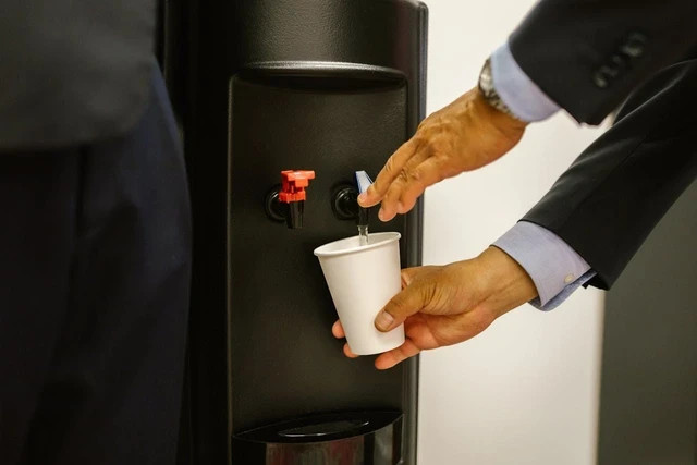 Ilustrasi dispenser kompresor terbaik 2026. Foto: pexels.com/@rdne