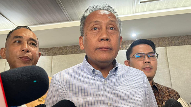 Wakil Ketua DPR Saan Mustopa di Kompleks Parlemen, Senayan, Jakarta, Senin (13/4/2026). Foto: Nasywa Athifah/kumparan