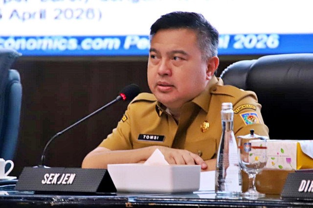 Sekjen Kemendagri, Tomsi Tohir saat pimpin Rakor Pengendalian Inflasi Daerah di Gedung SBP Kemendagri, Jakarta, Senin (13/4/2026). Foto: Dok. Kemendagri