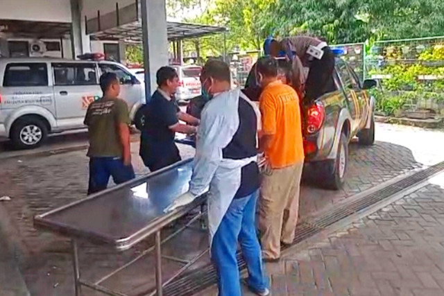Mayat pria tanpa busana ditemukan warga di Sungai Mrican Kidul, Dusun Paras, Desa Turipinggir, Kecamatan Megaluh, Kabupaten Jombang. Foto: Dok. Istimewa