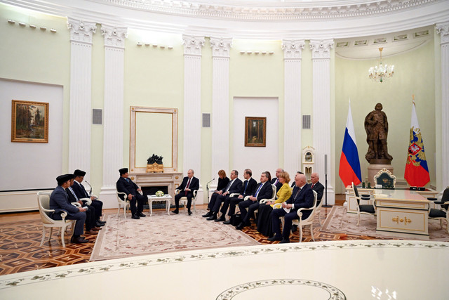 Presiden Rusia Vladimir Putin menghadiri pertemuan dengan Presiden Indonesia Prabowo Subianto di Kremlin, Moskow, Rusia, Senin (13/4/2026). Foto: Igor Ivanko/Pool via REUTERS