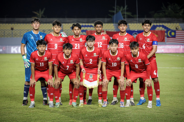 Timnas Indonesia U-17 berfoto bersama sebelum pertandingan penyisihan grup A Piala AFF U-17 di Stadion Gelora Joko Samudro, Gresik, Jawa Timur, Senin (13/4/2026). Foto: Rizal Hanafi/ANTARA FOTO