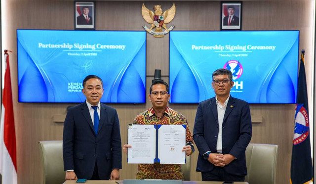 Kementerian Perdagangan Republik Indonesia (Kemendag RI) menginisiasi program ‘Campuspreneur: Pengembangan Wirausaha Muda Berorientasi Ekspor’ sebagai upaya membangun ekosistem kewirausahaan di lingkungan perguruan tinggi. Dalam program ini, Universitas Pelita Harapan (UPH) terpilih sebagai salah satu dari 19 perguruan tinggi di Indonesia, sekaligus menjadi satu dari tiga perguruan tinggi swasta yang terlibat. Partisipasi UPH dalam program ini ditandai melalui penandatanganan Perjanjian Kerja Sama (PKS) yang dilaksanakan pada 2 April 2026 secara daring.