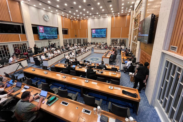 Rapat kerja Komisi IV DPR dengan Menteri Kehutanan Raja Juli Antoni di Kompleks Parlemen, Senayan, Jakarta, Selasa (14/4/2026). Foto: Nasywa Athifah/kumparan