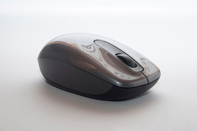 Ilustrasi mouse untuk game MOBA. Foto: Oscar Ivan Esquivel Arteaga/Unsplash