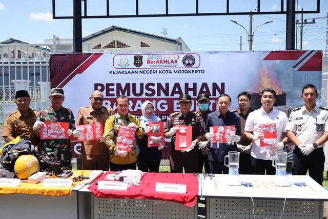 Lapas Mojokerto Hadiri Pemusnahan Barang Bukti Inkraht di Kejaksaan Negeri Kota Mojokerto (Foto:HumasLapasMoker)